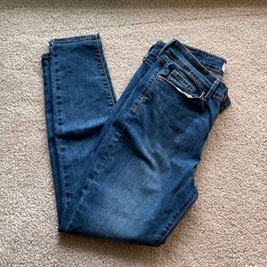 Women’s Denizen from Levi’s high-rise skinny jean 8S (W29 L28)